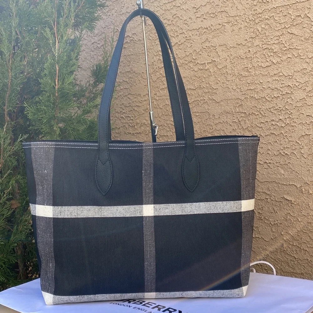 Burberry - Picture 4 of 16